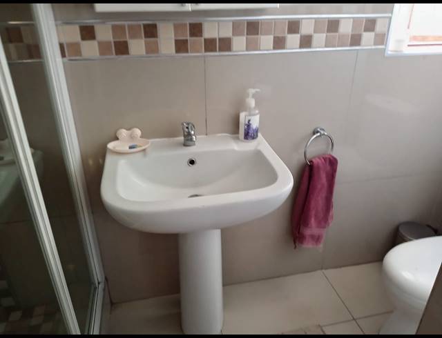 3 BEDROOM HOUSE FOR SALE IN MEREBANK EAST